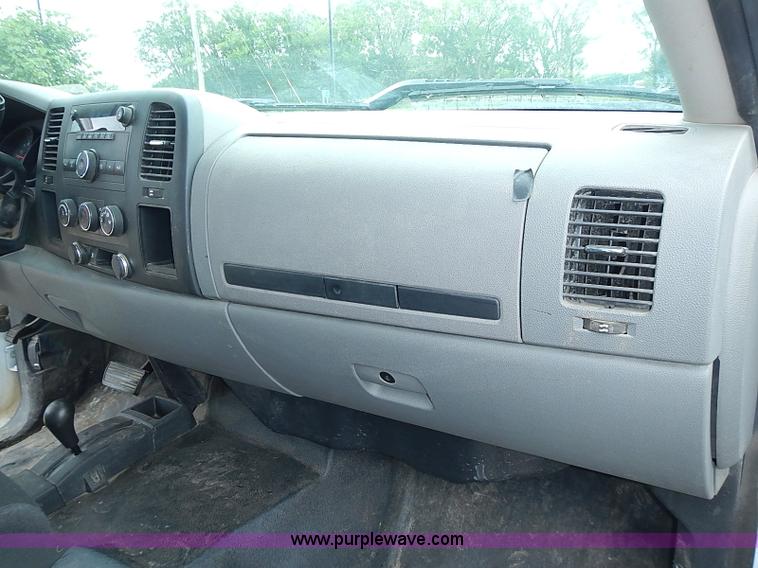 image for item I3606 2011 Chevrolet Silverado 1500 Ext. Cab pickup truck