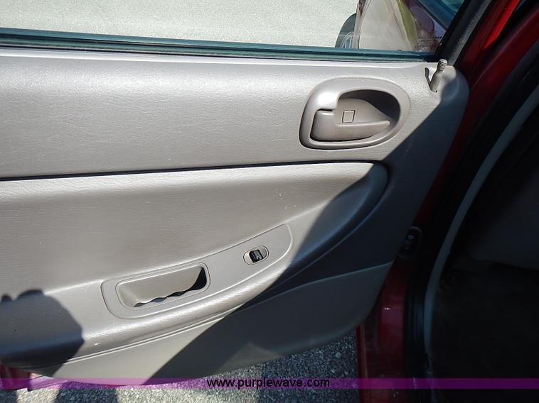 image for item I3610 2004 Chrysler Sebring