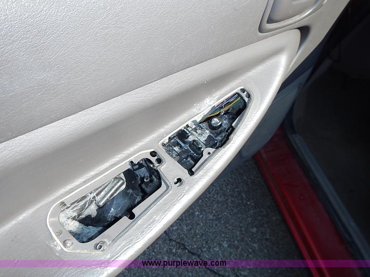 image for item I3610 2004 Chrysler Sebring