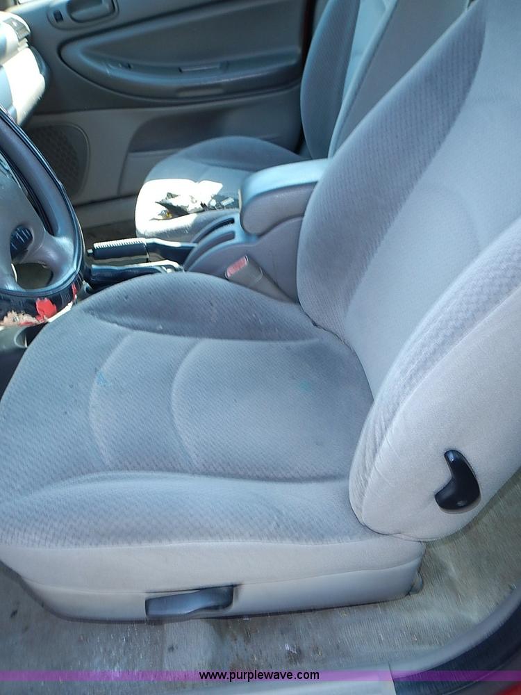 image for item I3610 2004 Chrysler Sebring