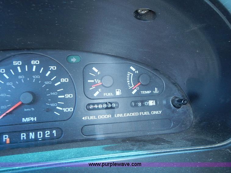 image for item I3611 1996 Mercury Villager GS van