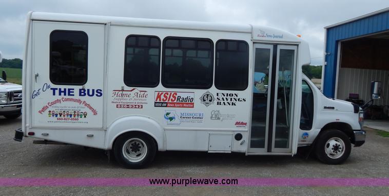 image for item I4681 2009 Ford E450 Goshen bus