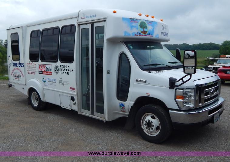 image for item I4681 2009 Ford E450 Goshen bus