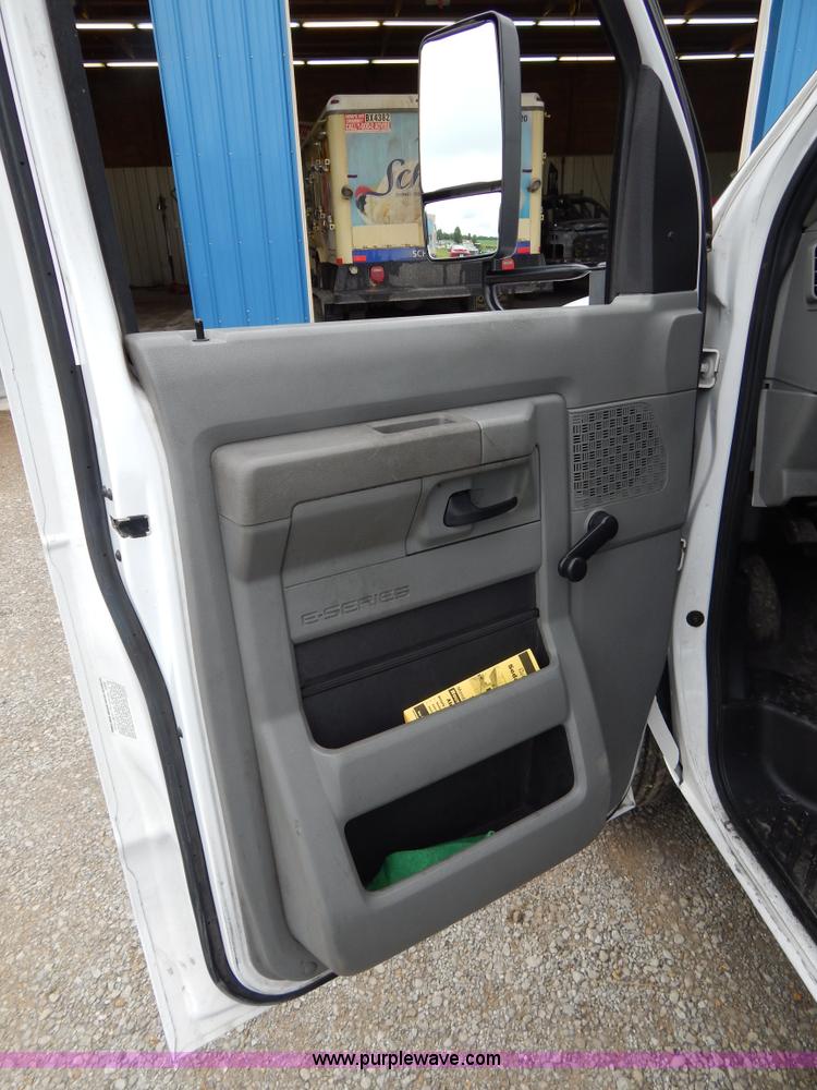 image for item I4681 2009 Ford E450 Goshen bus