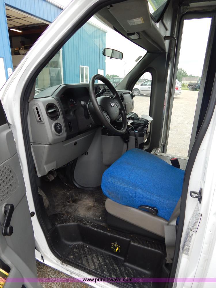 image for item I4681 2009 Ford E450 Goshen bus