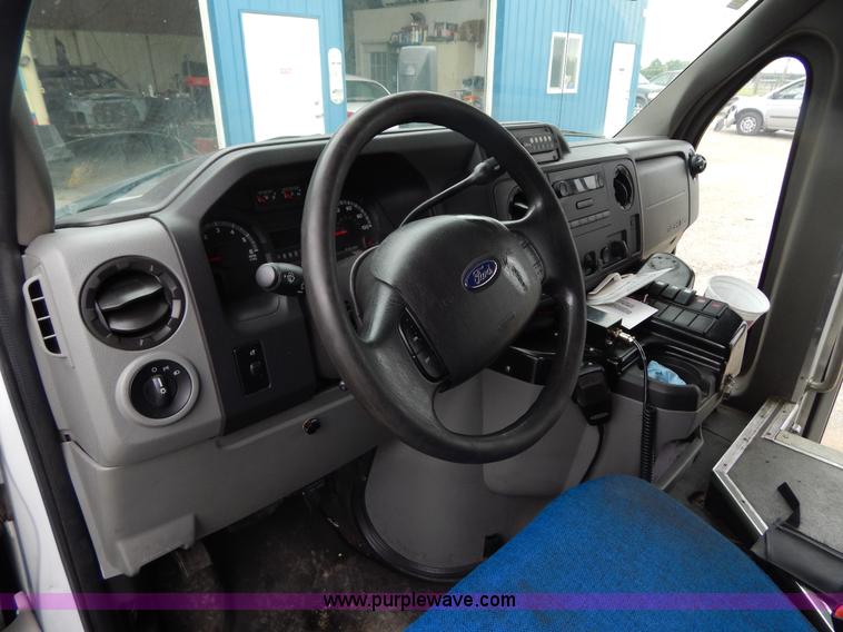 image for item I4681 2009 Ford E450 Goshen bus