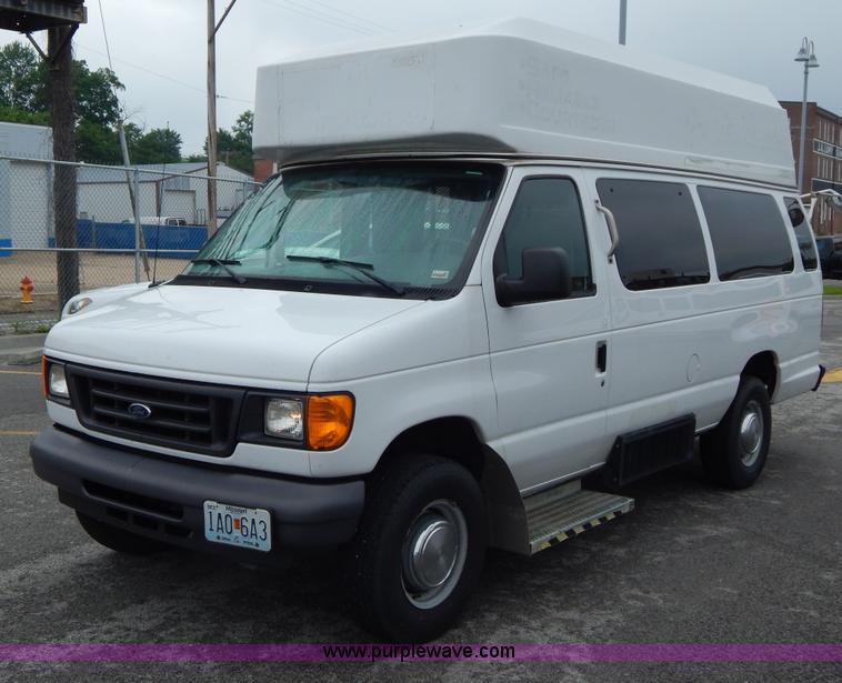 image for item I4683 2006 Ford E350 Super Duty Extended van