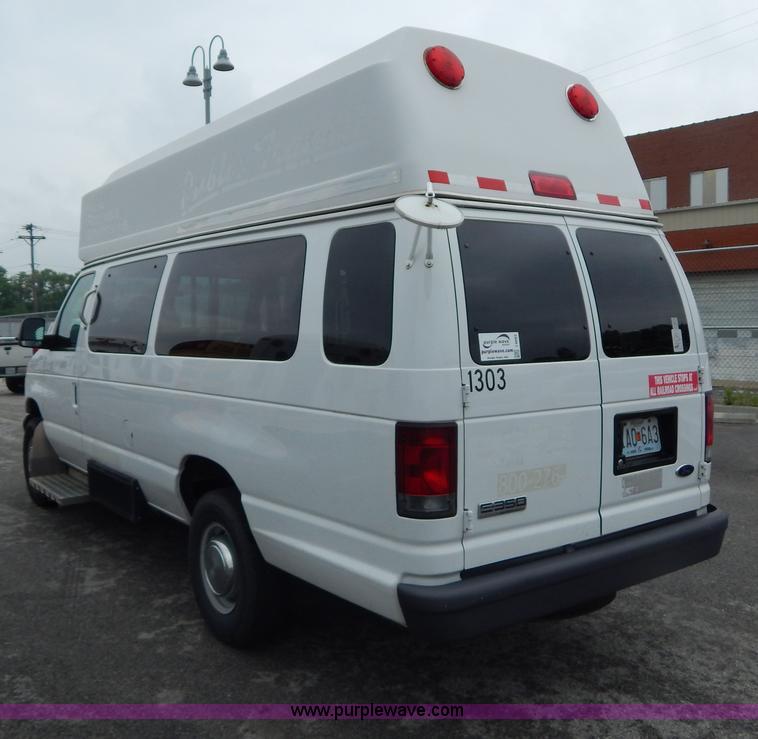 image for item I4683 2006 Ford E350 Super Duty Extended van