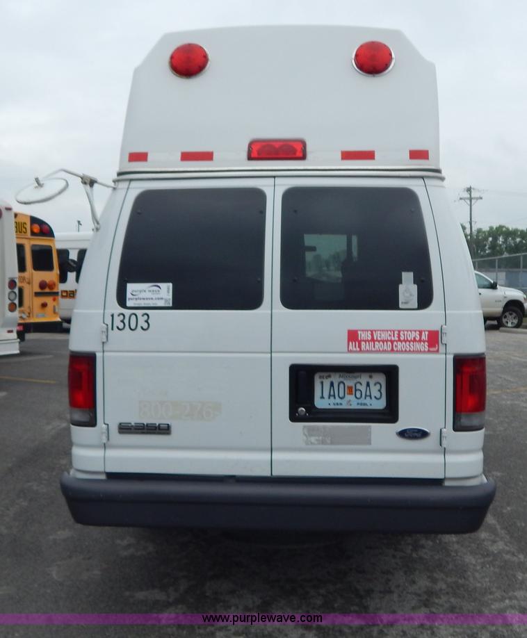 image for item I4683 2006 Ford E350 Super Duty Extended van
