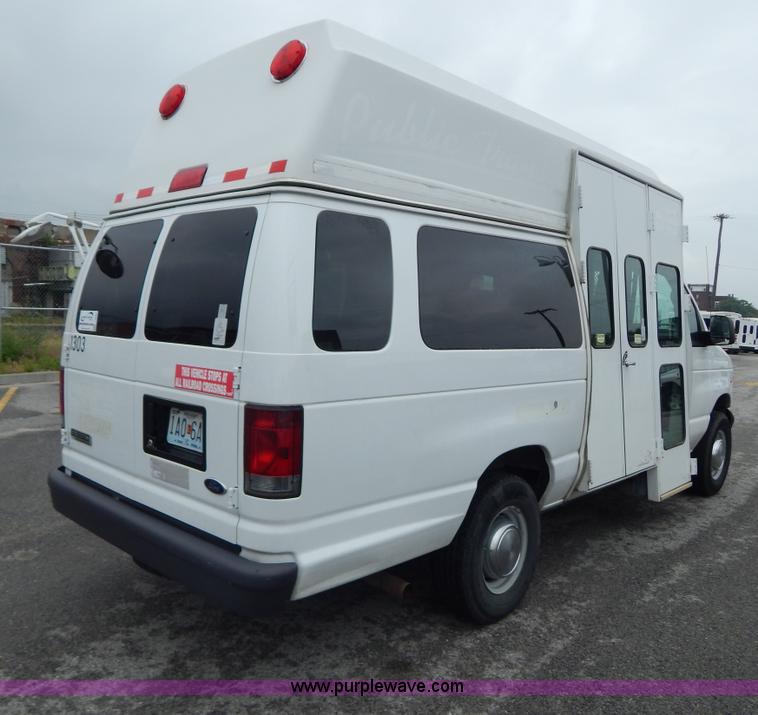 image for item I4683 2006 Ford E350 Super Duty Extended van