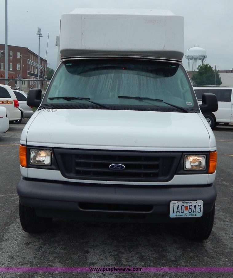 image for item I4683 2006 Ford E350 Super Duty Extended van
