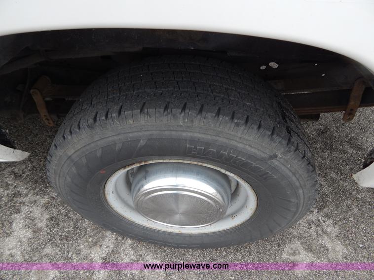 image for item I4683 2006 Ford E350 Super Duty Extended van