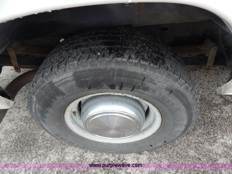 image for item I4683 2006 Ford E350 Super Duty Extended van