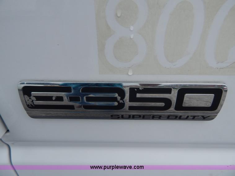 image for item I4683 2006 Ford E350 Super Duty Extended van