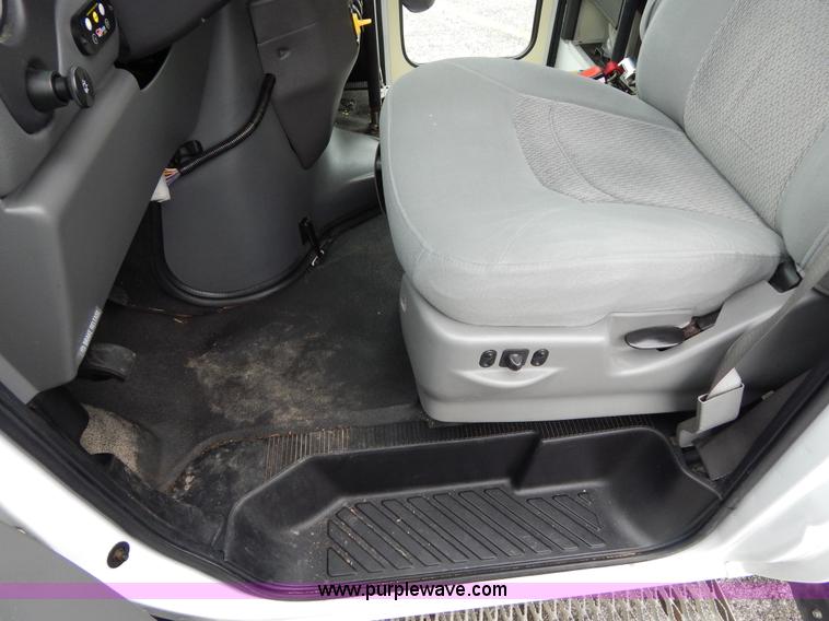 image for item I4683 2006 Ford E350 Super Duty Extended van