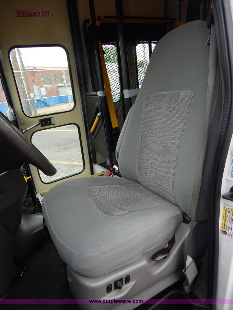 image for item I4683 2006 Ford E350 Super Duty Extended van