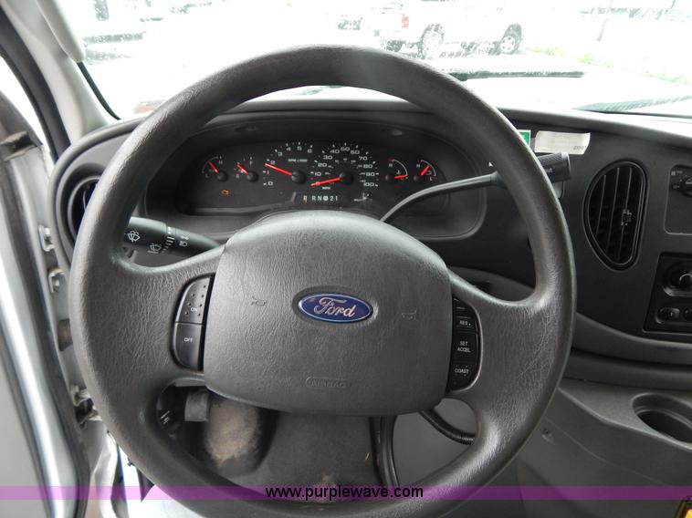 image for item I4683 2006 Ford E350 Super Duty Extended van