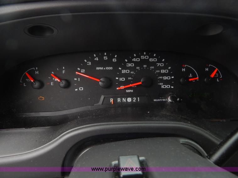 image for item I4683 2006 Ford E350 Super Duty Extended van