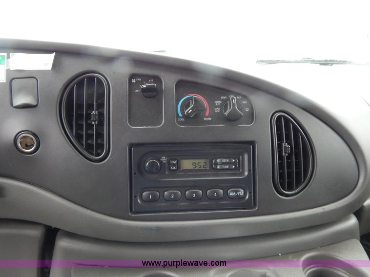image for item I4683 2006 Ford E350 Super Duty Extended van