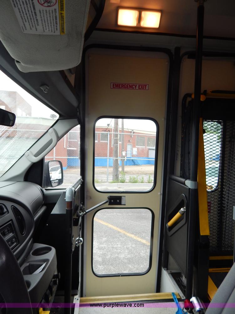 image for item I4683 2006 Ford E350 Super Duty Extended van