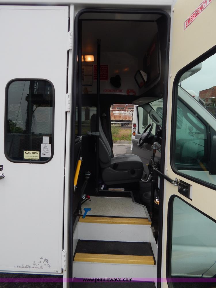 image for item I4683 2006 Ford E350 Super Duty Extended van