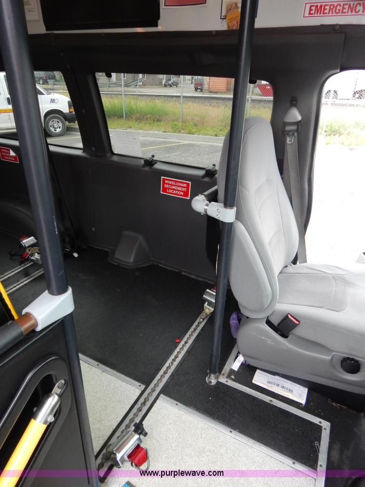 image for item I4683 2006 Ford E350 Super Duty Extended van