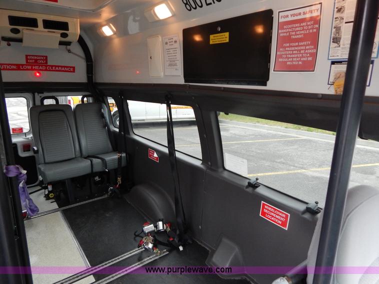 image for item I4683 2006 Ford E350 Super Duty Extended van