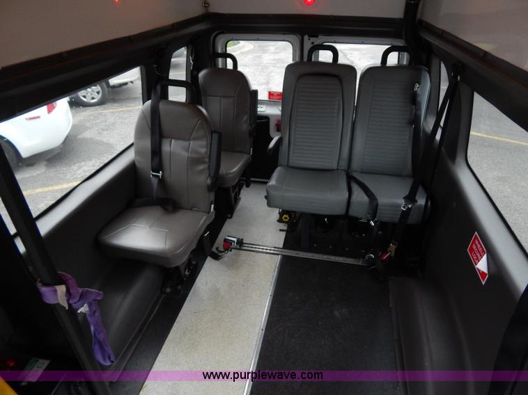 image for item I4683 2006 Ford E350 Super Duty Extended van