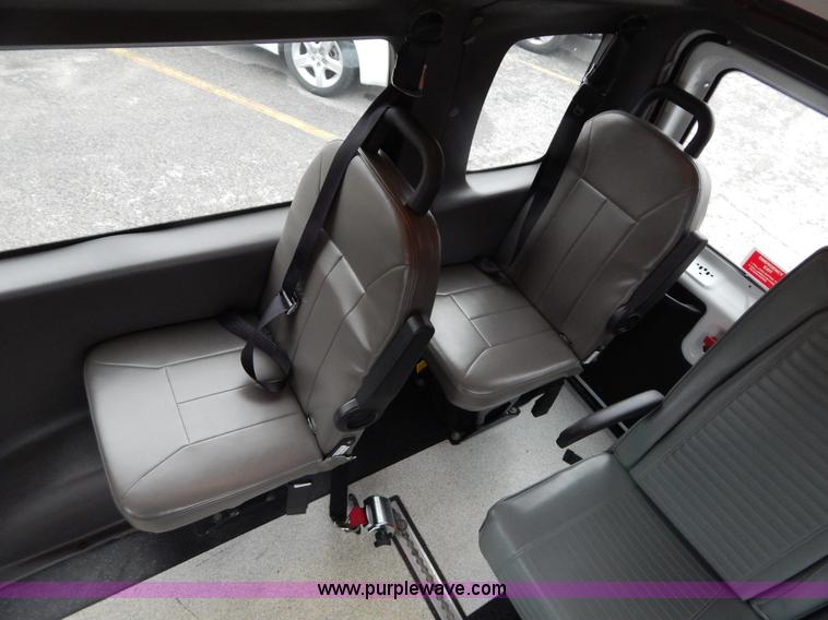 image for item I4683 2006 Ford E350 Super Duty Extended van