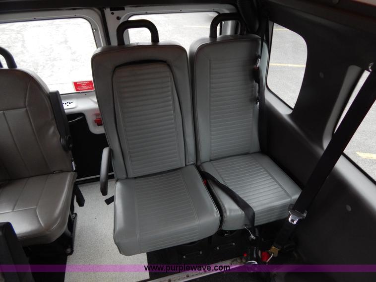 image for item I4683 2006 Ford E350 Super Duty Extended van