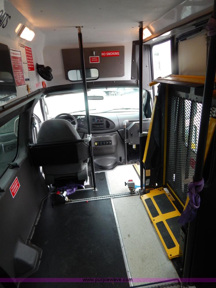 image for item I4683 2006 Ford E350 Super Duty Extended van