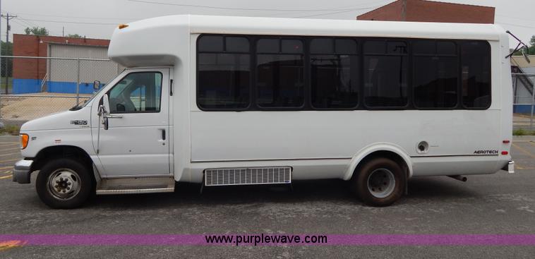 image for item I4684 2002 Ford Econoline E450 Braun bus