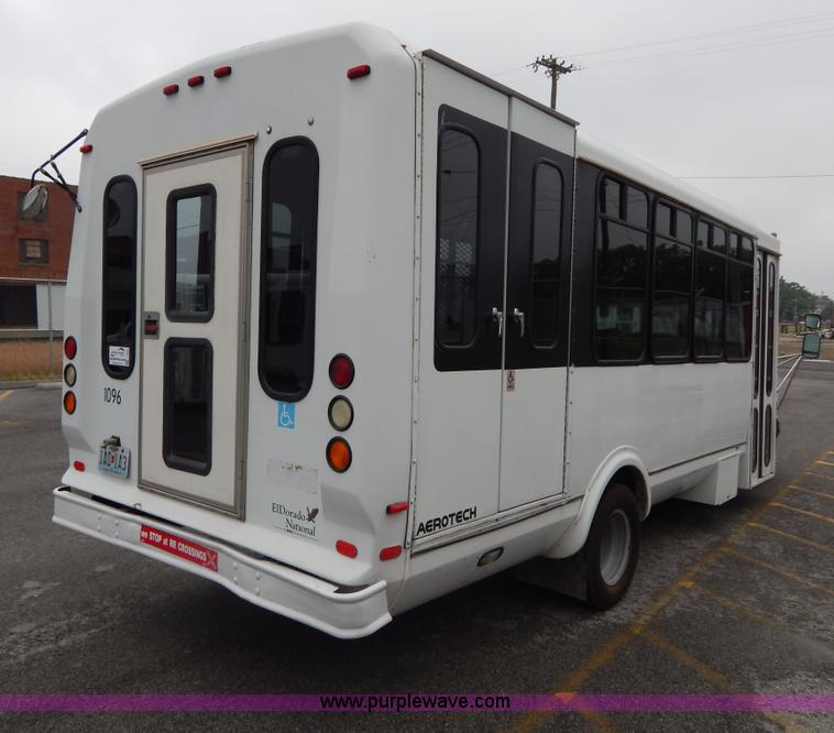 image for item I4684 2002 Ford Econoline E450 Braun bus