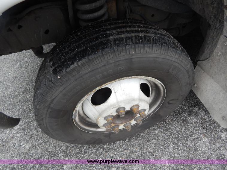 image for item I4684 2002 Ford Econoline E450 Braun bus