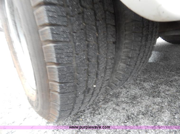 image for item I4684 2002 Ford Econoline E450 Braun bus