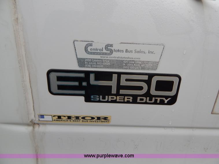 image for item I4684 2002 Ford Econoline E450 Braun bus