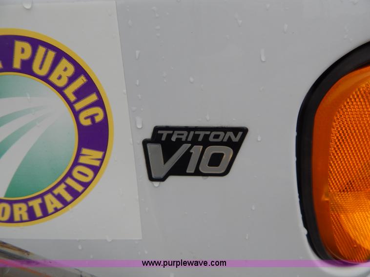 image for item I4684 2002 Ford Econoline E450 Braun bus