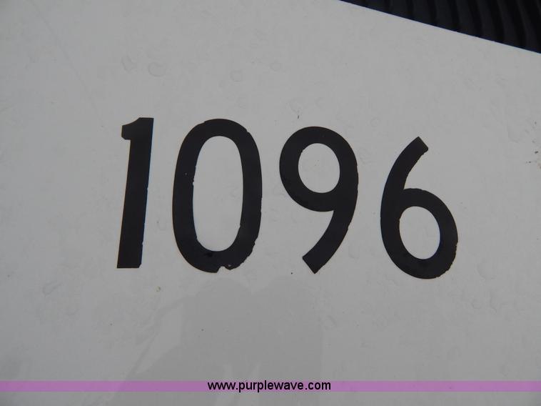 image for item I4684 2002 Ford Econoline E450 Braun bus