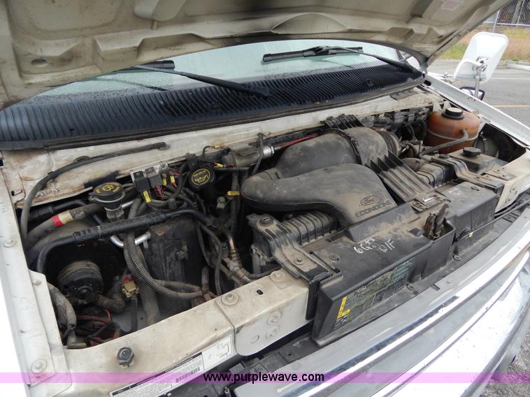 image for item I4684 2002 Ford Econoline E450 Braun bus