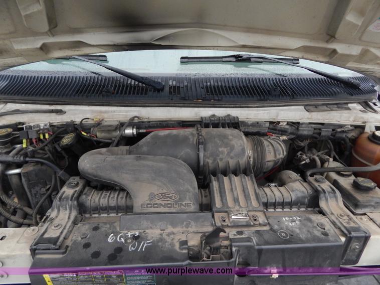 image for item I4684 2002 Ford Econoline E450 Braun bus