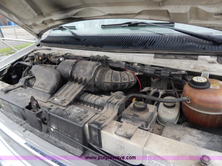 image for item I4684 2002 Ford Econoline E450 Braun bus