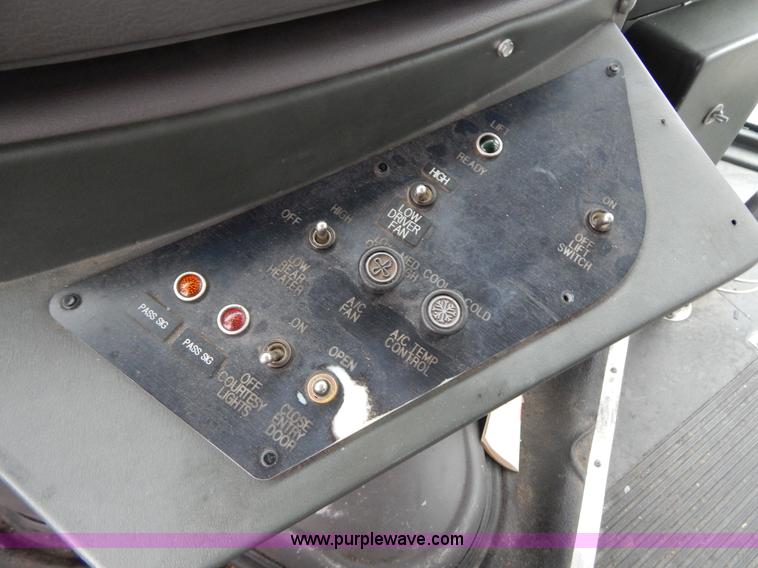 image for item I4684 2002 Ford Econoline E450 Braun bus