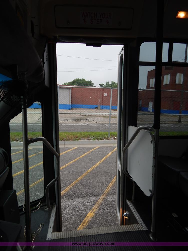 image for item I4684 2002 Ford Econoline E450 Braun bus