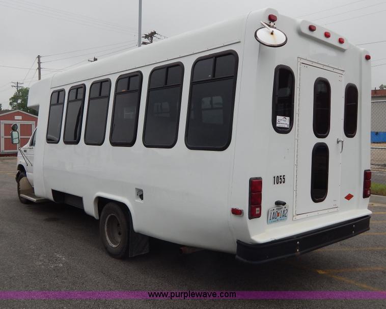 image for item I4685 2001 Ford Econoline E450 Diamond Coach bus