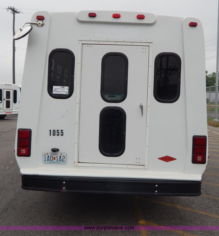 image for item I4685 2001 Ford Econoline E450 Diamond Coach bus