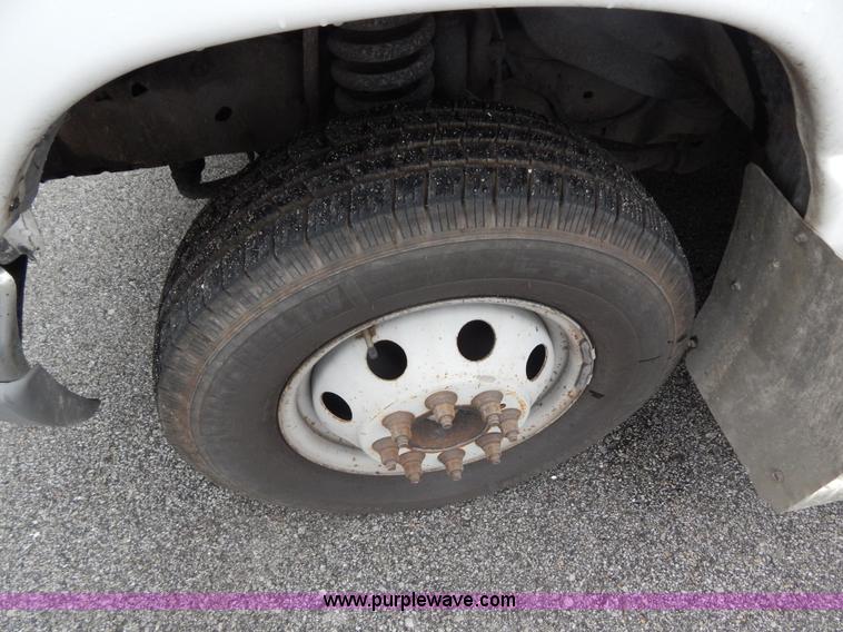 image for item I4685 2001 Ford Econoline E450 Diamond Coach bus