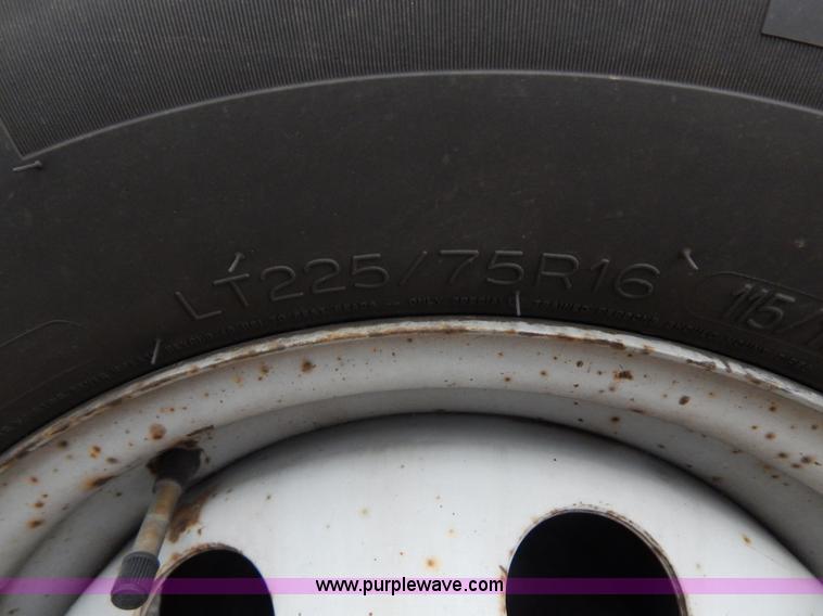 image for item I4685 2001 Ford Econoline E450 Diamond Coach bus