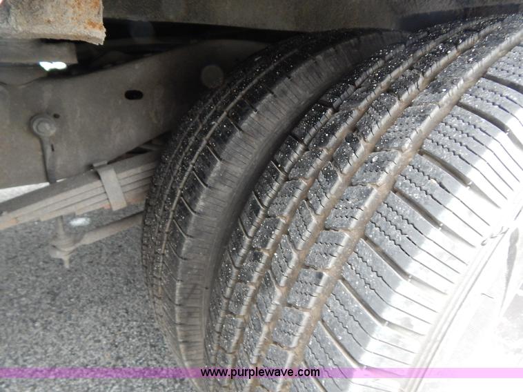 image for item I4685 2001 Ford Econoline E450 Diamond Coach bus