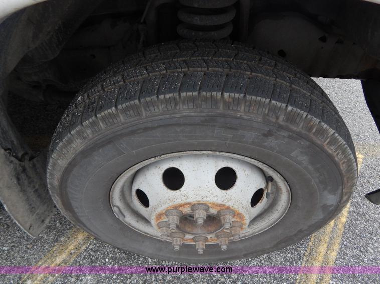 image for item I4685 2001 Ford Econoline E450 Diamond Coach bus