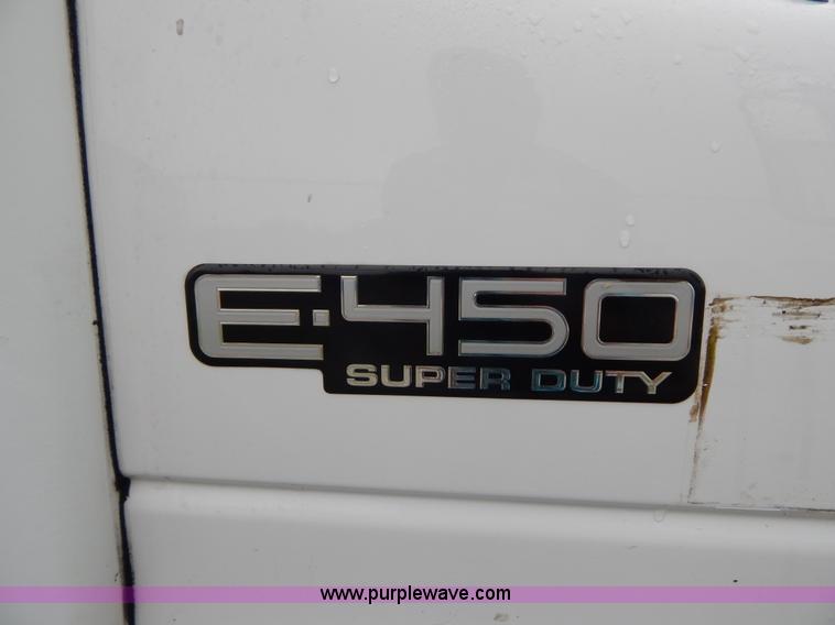 image for item I4685 2001 Ford Econoline E450 Diamond Coach bus